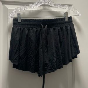 FLOWY SHORTS WITH BUILT IN SPANDEX (large)
